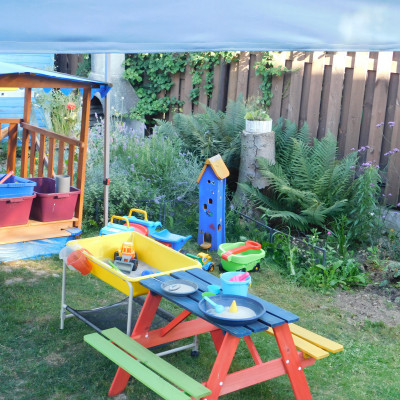 im Sommer mit Pavillon